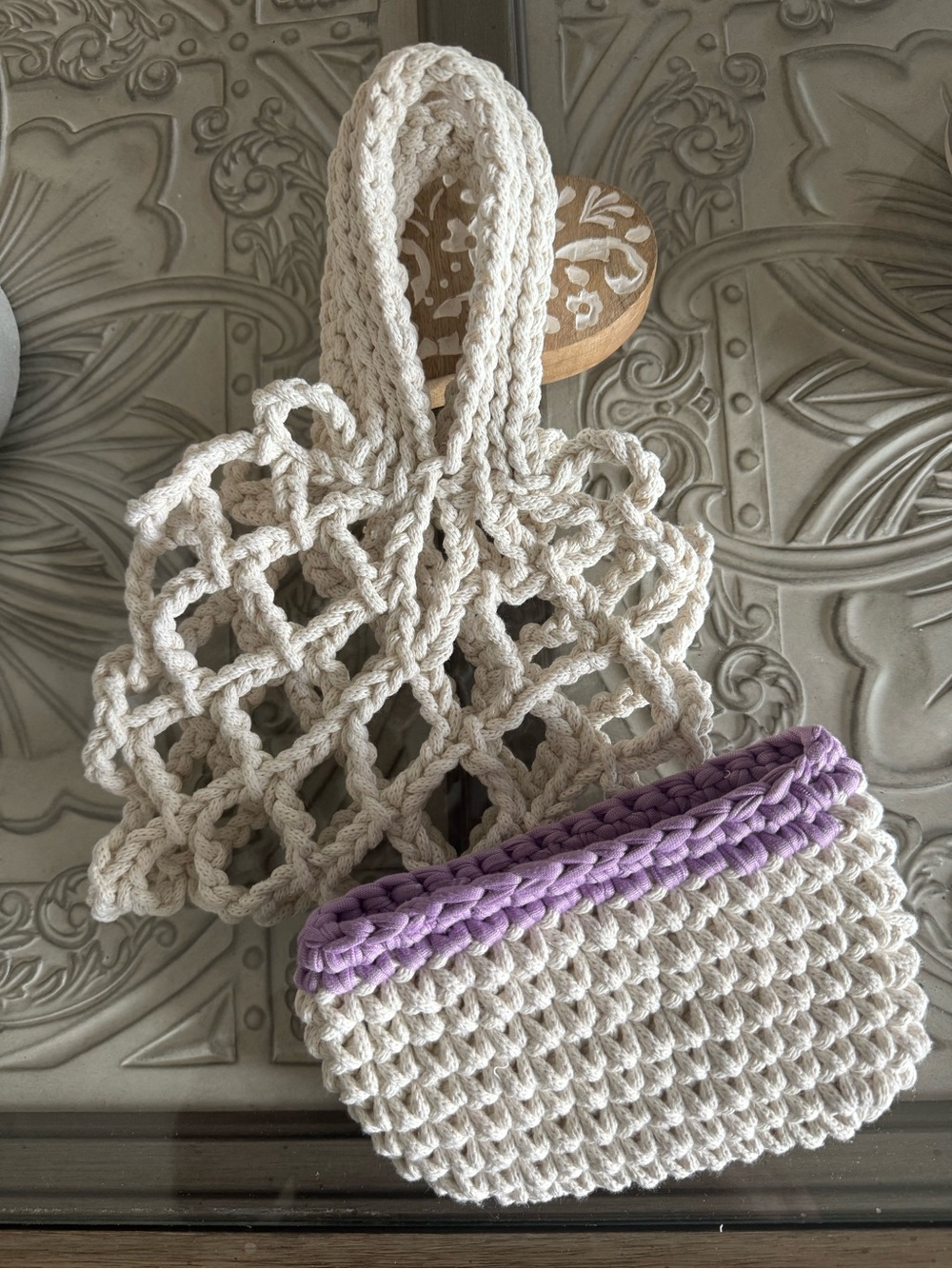 Bonita Bolso Hand-Crocheted Cream and Purple Women’s Net Tote by Yvonne - Picture 3 of 9